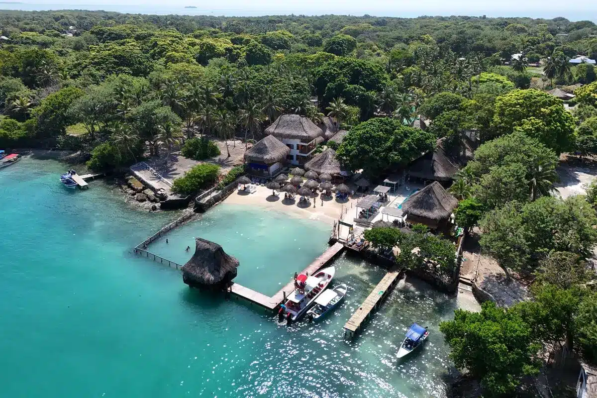 Vista aérea de Isla del Sol en el Parque Nacional Corales del Rosario